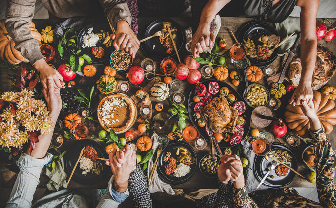 family enjoying a healthy Thanksgiving meal in Hamden